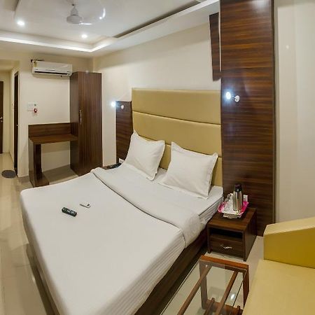 Hotel Kalpana Palace Удджайн Екстер'єр фото
